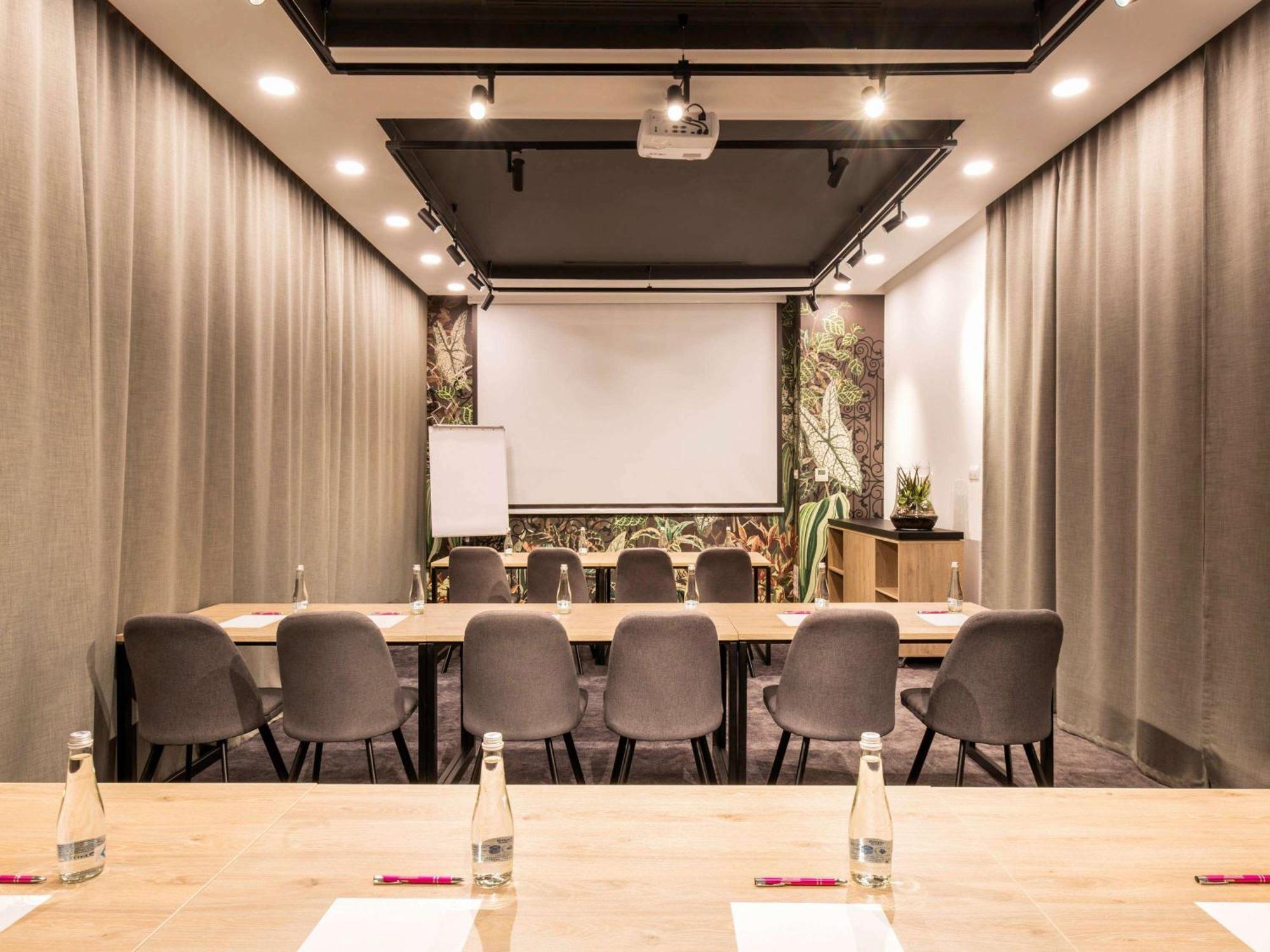 Отель Ibis Styles Krakow East Экстерьер фото