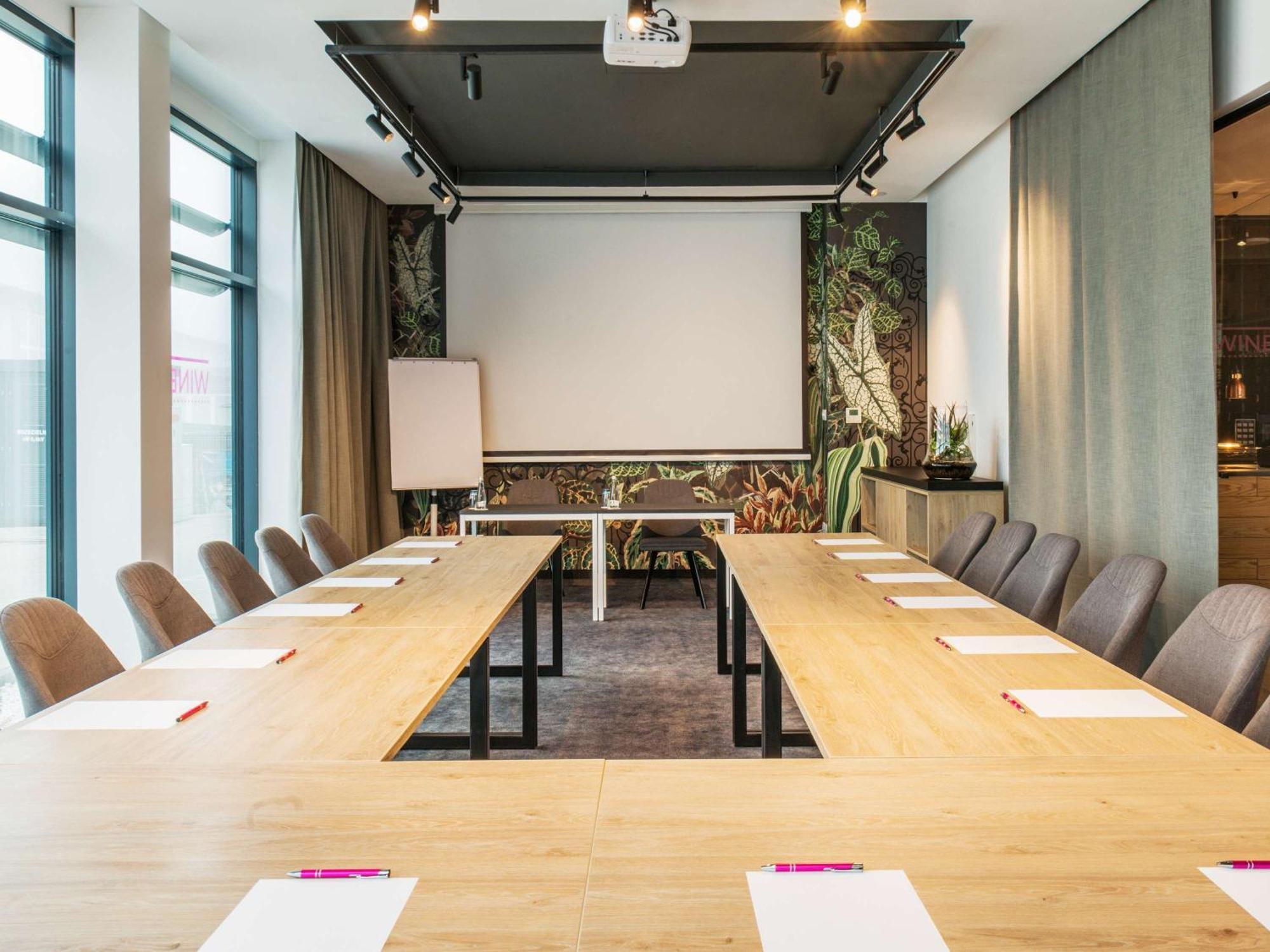 Отель Ibis Styles Krakow East Экстерьер фото