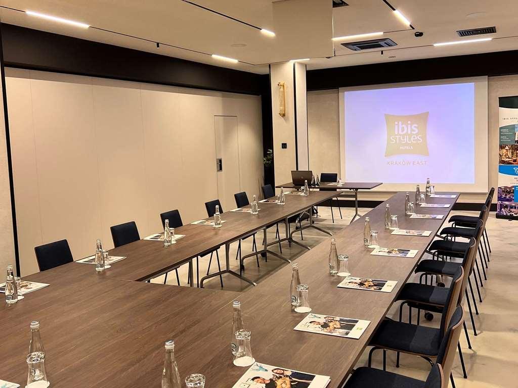 Отель Ibis Styles Krakow East Удобства фото
