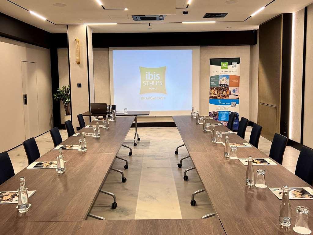 Отель Ibis Styles Krakow East Удобства фото